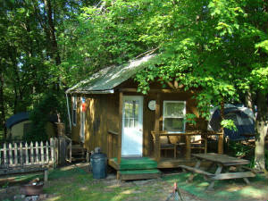 cabinbhsuiteroomspictures/newstainedcabin1a.JPG